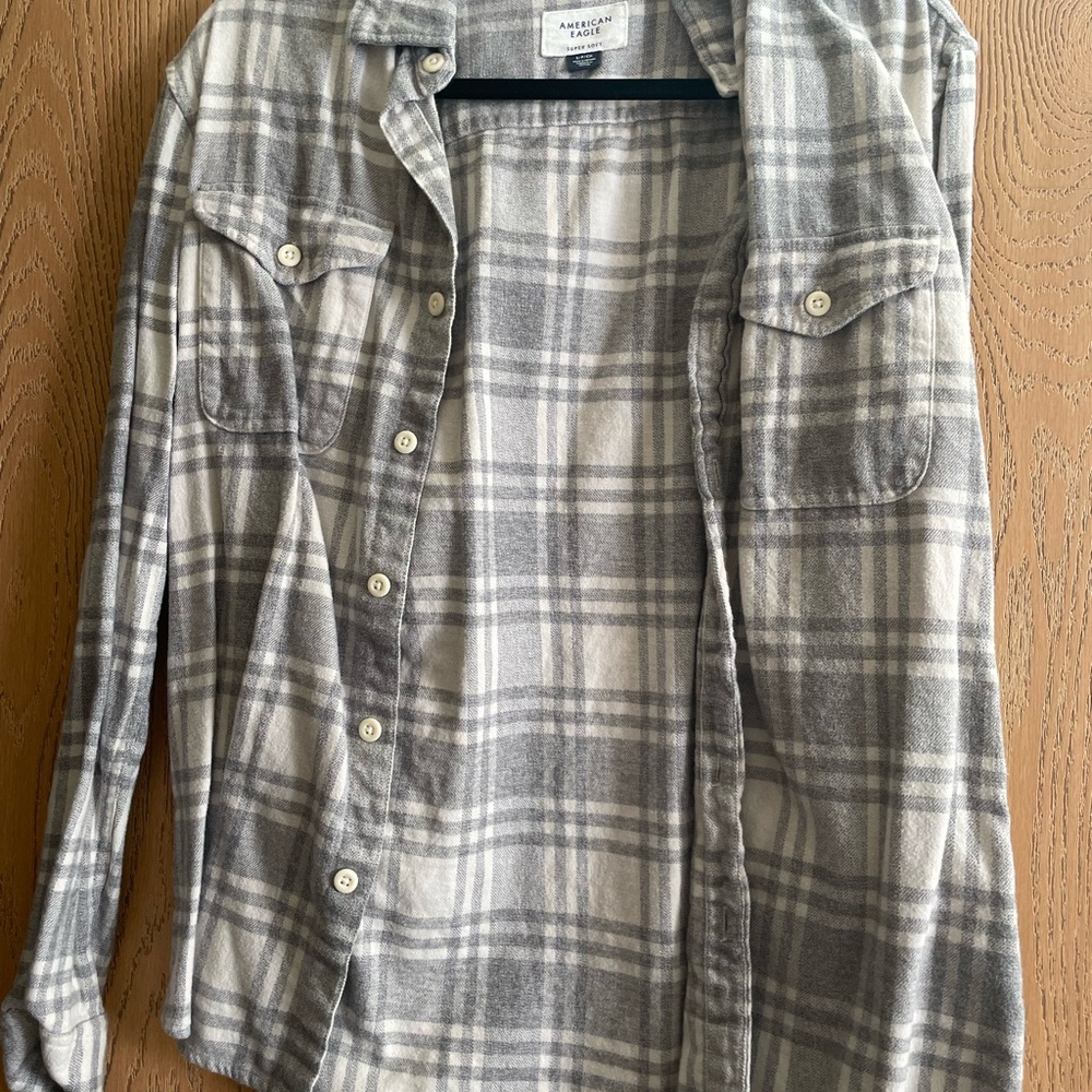 American Eagle Outfitters Gray Plaid Casual Button Down Shirt